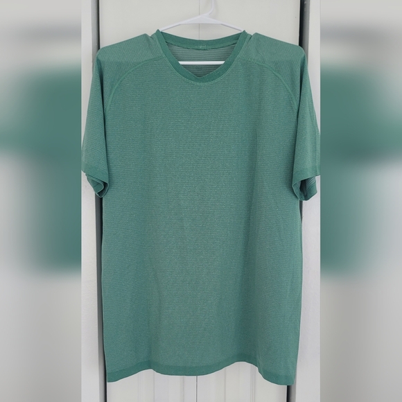 lululemon athletica Green Short Sleeve Tee - Picture 1 of 7